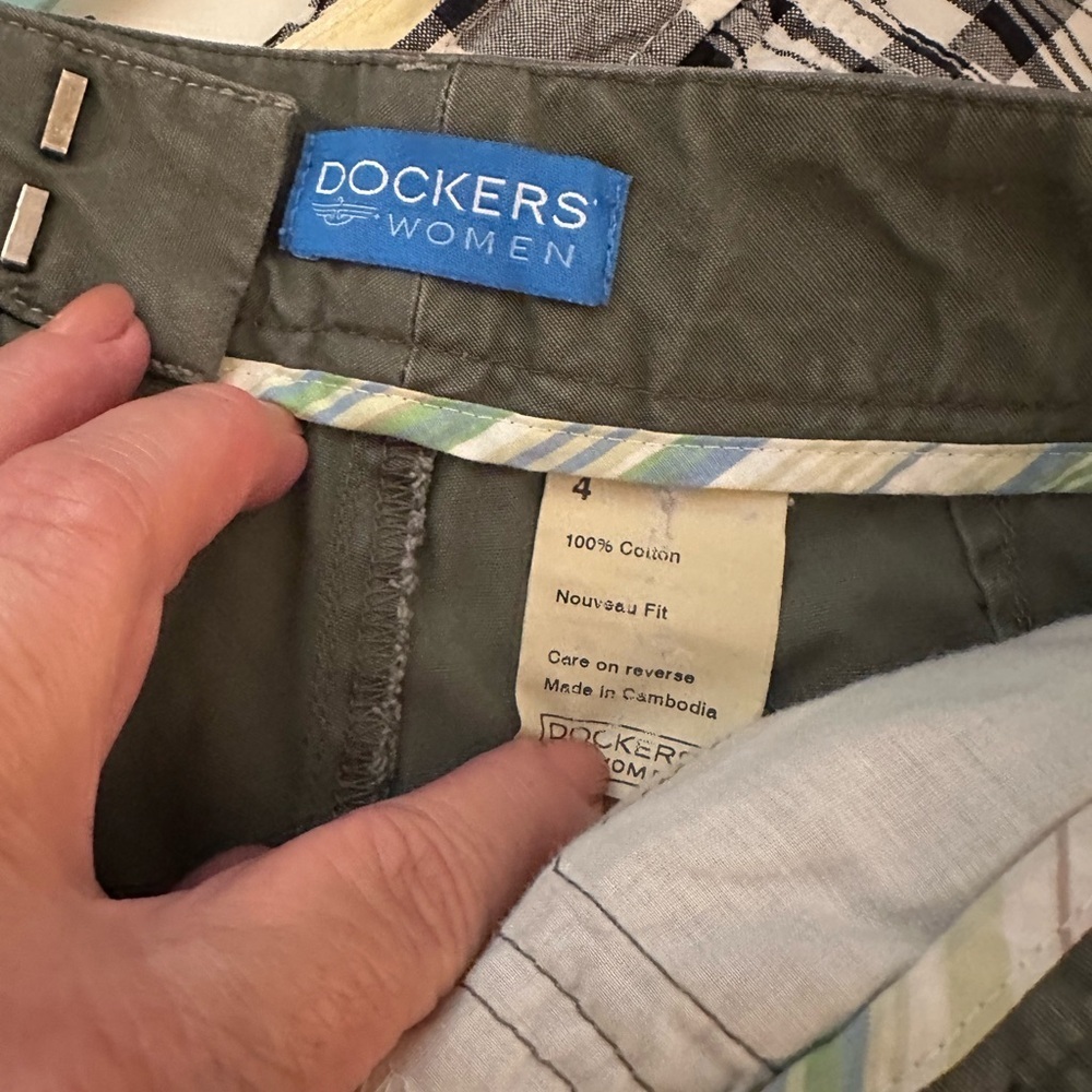 Dockers Women's Army Green Shorts 100% cotton - Picture 6 of 10